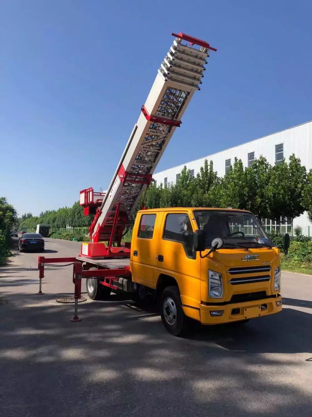 郸城附近的云梯车出租服务：轻松解决高空作业需求