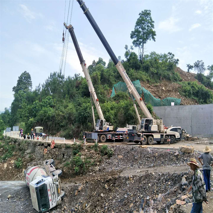 郸城汽车掉沟里叫吊车救援要多少钱
